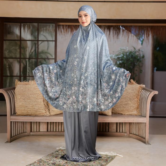 {{ Nobby Rayhana Mukena Dewasa Motif Bunga Bahan Merry Silk Desain Simple Feminim Resleting Depan Ta
