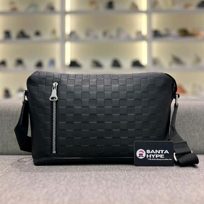 Louis Vuitton Damier Infini Discovery Messenger Bag