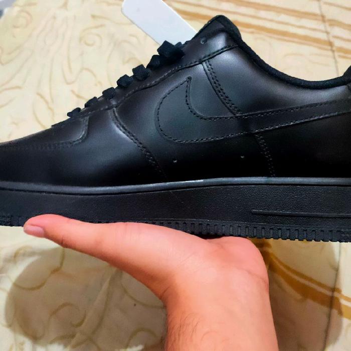 Nike Air Force 1 Hitam Sepatu Sneakers Pria Wanita Desain Klasik Nyaman untuk Sehari-hari