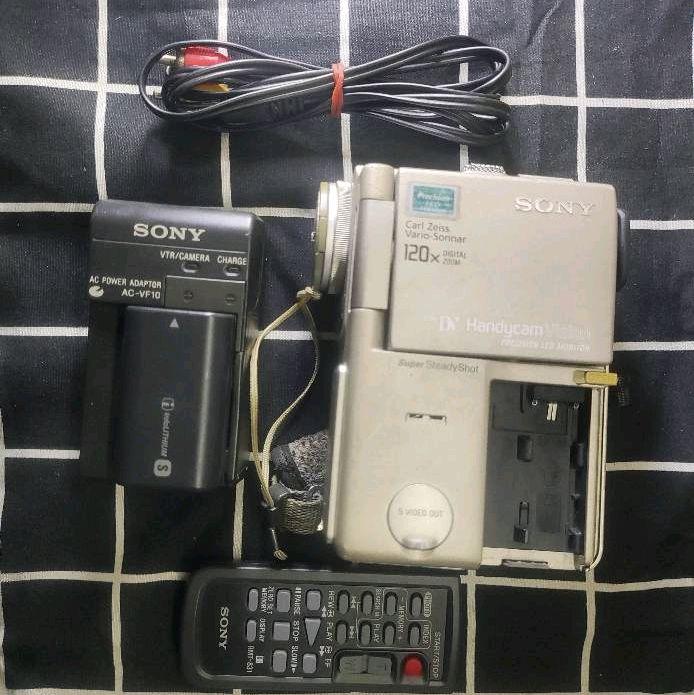 HANDYCAM SONY DCR-PC1E KONDISI NORMAL...