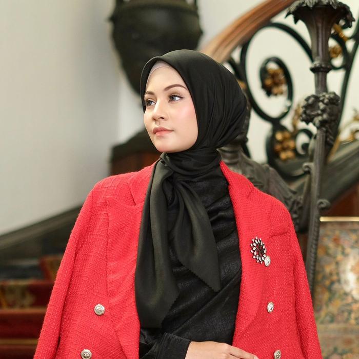 Scarf Comfy Square by Ayu by Ayu Lestari