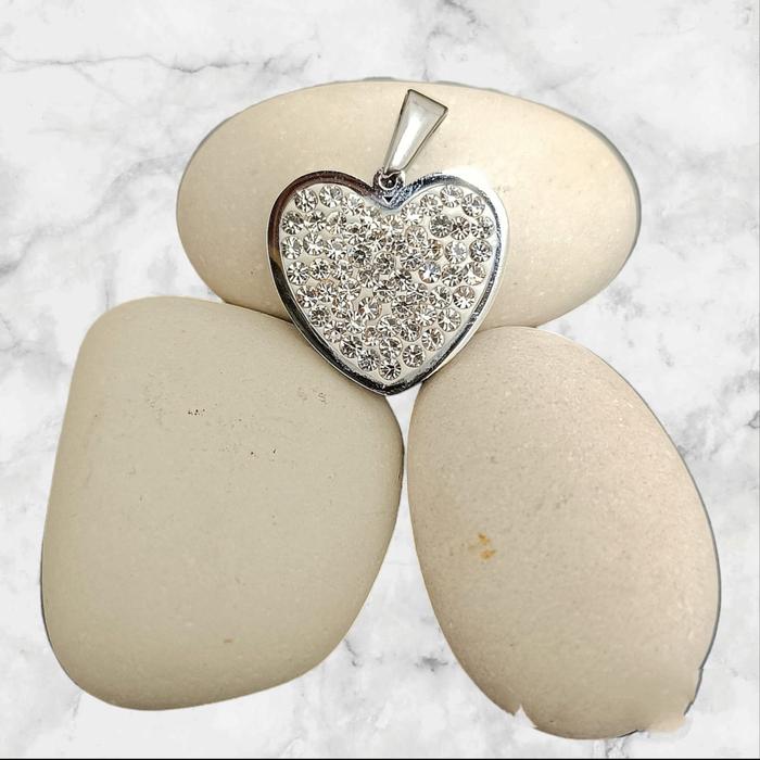 LIONTIN/GANDULAN/MAINAN KALUNG  TITANIUM WANITA MODEL LOVE Elegan Stainless