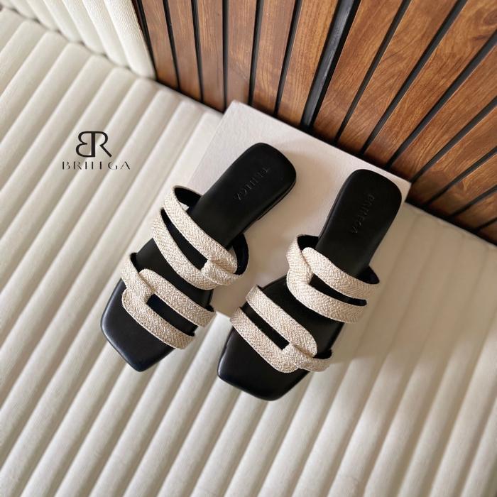BRILEGA FREYA Sandal teplek wanita dengan design yang elegan dan simple serta nyaman dipakai Hitam s