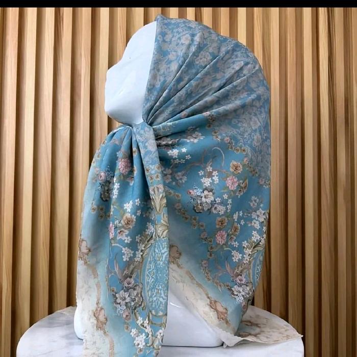 HIJAB SEGI EMPAT VOAL MOTIF BUNGA OLIVIA BIRU WARDAH