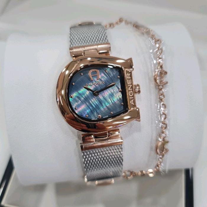 Aigner Jam Tangan Wanita Model Aigner Rose Gold dengan Tali Mesh Mewah