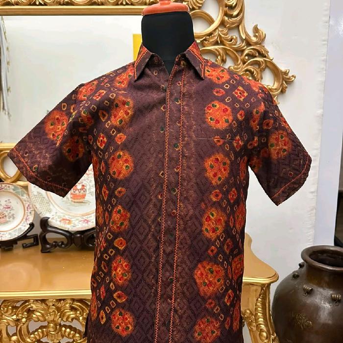 d'Attala Kemeja Pria Lengan Pendek Warna Coklat size M Bahan jumputan Viscose Khas Palembang
