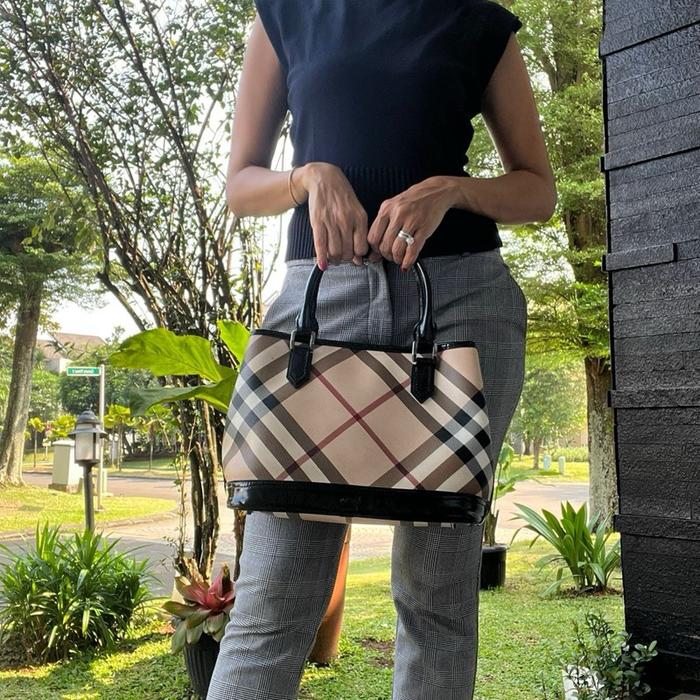 BLACK BEIGE Authentic Nova Check Eden Tote Preloved