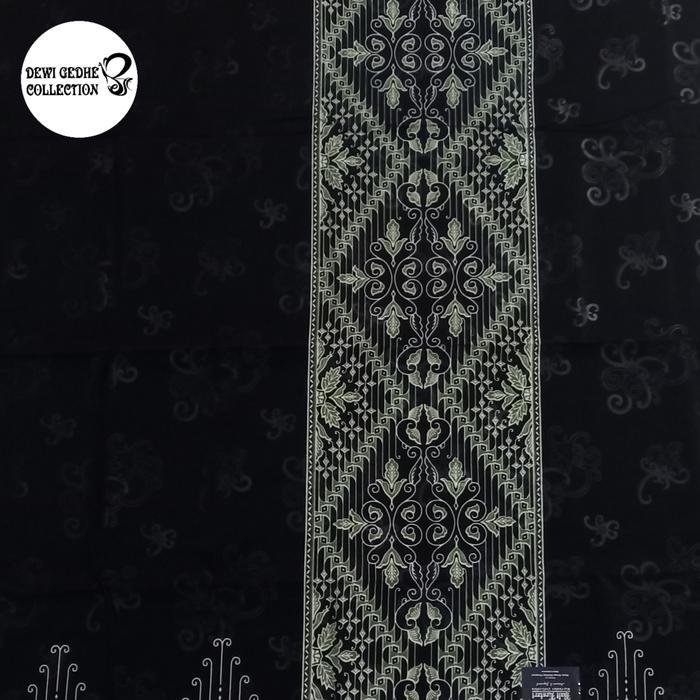 TERBATAS Sarung Samarinda Bali Lestari ada motif timbulnya seperti Papua Mas.