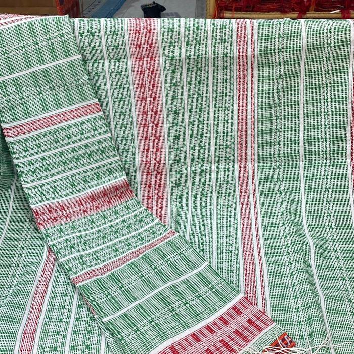 Pucca bintik hijau, songket tenun tangan