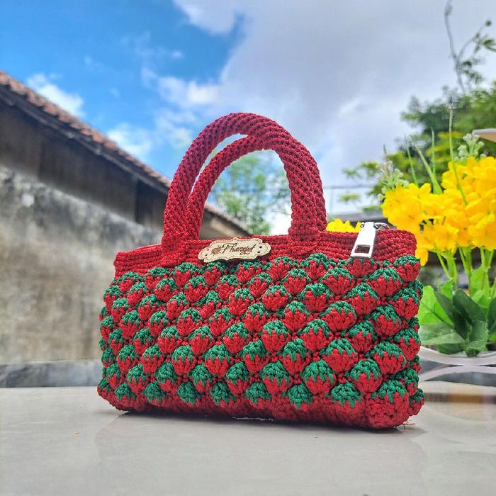 dompet rajut motif strawberry//pouch hp