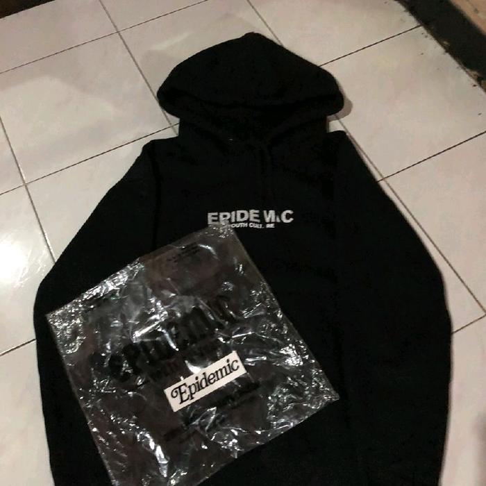 Jaket Epidemic Hitam dengan Logo Epidemic M.C. untuk Gaya Anda