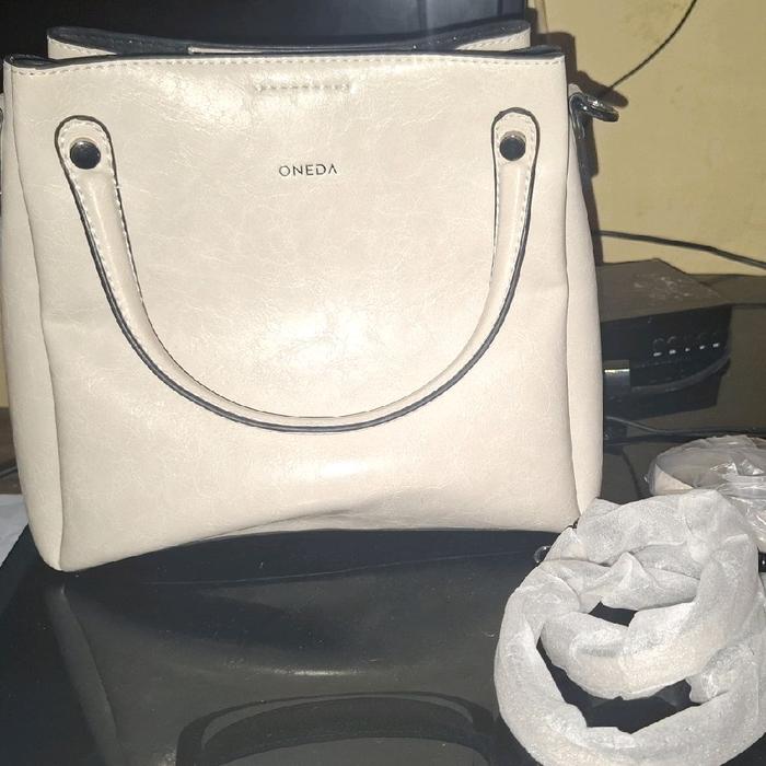 Tas Wanita ONEDA Warna Putih dengan Tali Tangan dan Tali Bahu - Fashion