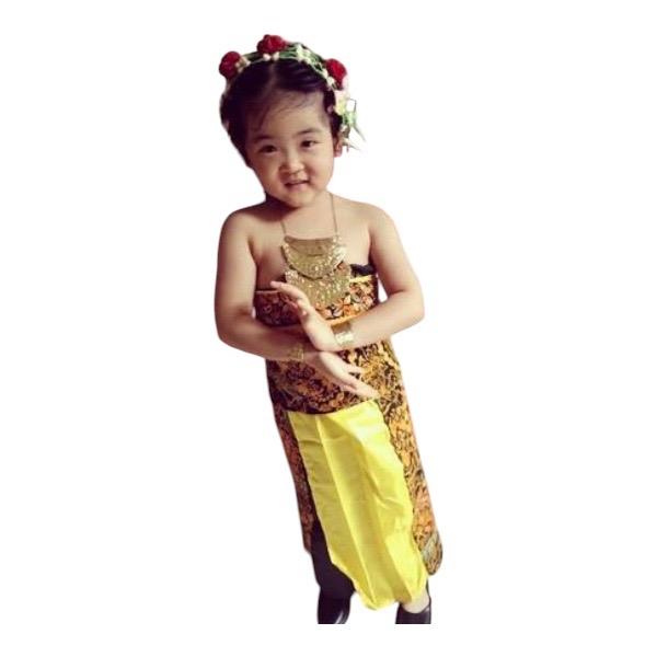 Baju adat dodotan model lilit anak perempuan
