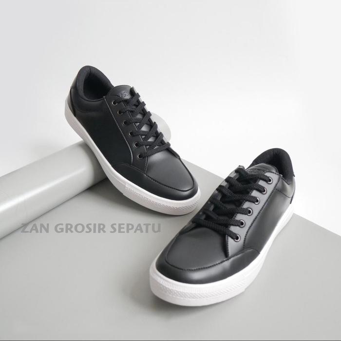 diskon besar besaran sepatu kasual pria