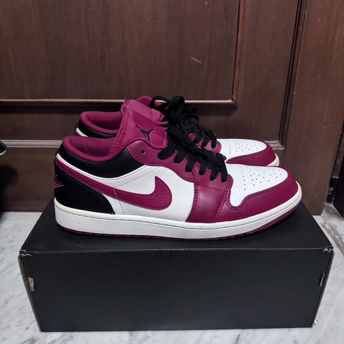 Nike Air Jordan 1 Low Bordeaux - Sepatu Sneakers Pria Wanita - Desain Stylish & Nyaman - Warna Borde