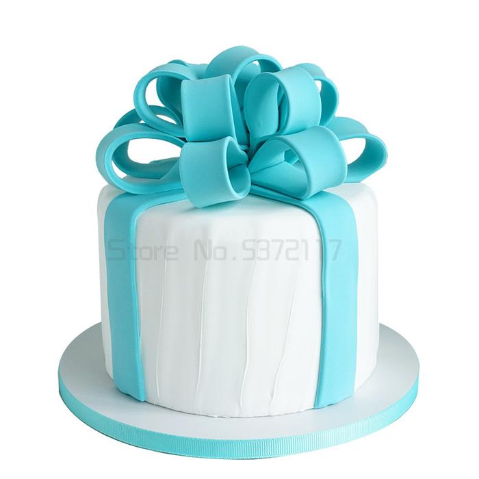 Artificial fondant cake fake cake models in clay blue/pink cake