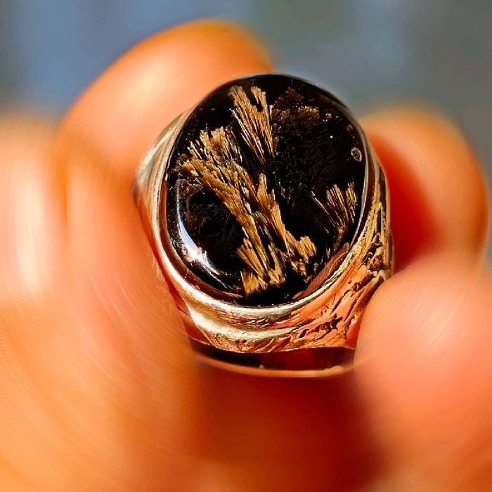 Bulu Macan Lumajang (Basaltic Tiger Glass)