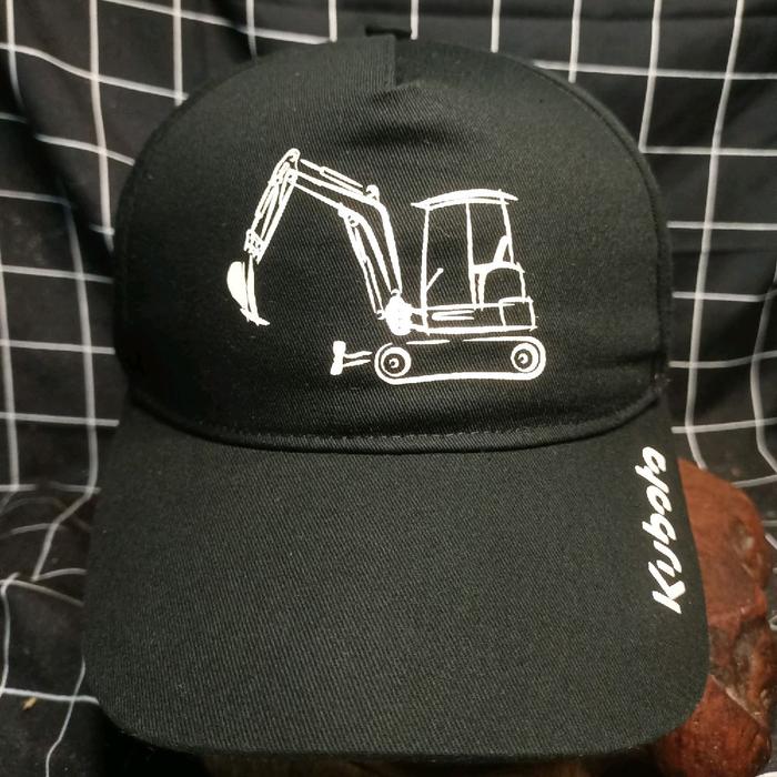 Kubota Topi Aframe-Excavator-Kubota-Tag Official-Cotton-Hitam-Size Dewasa 56-59cm setelan besi capit