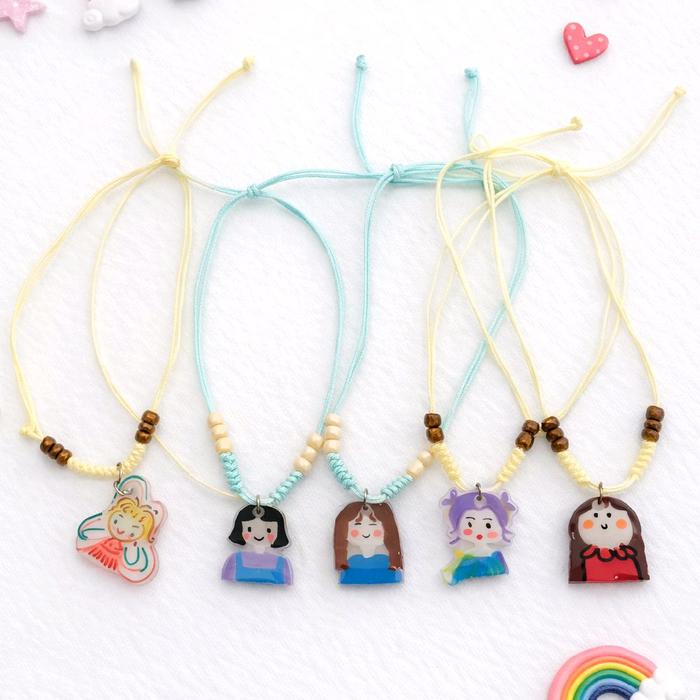 gelang lucu karakter shrink paper
