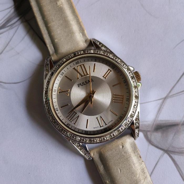 Jam Tangan Wanita Seiko Pulsar Diamonds Bezel Quartz