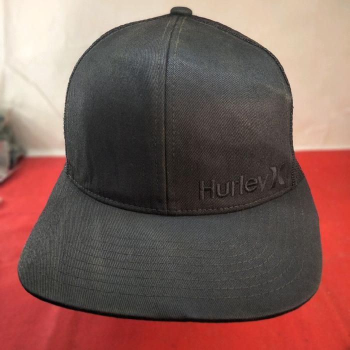 Topi Trucker hitam Hurley dari Yupoong Topi Surfing