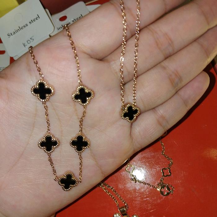 satu set gelang kalung titanium /gelang titanium /kalung titanium/gelang cantik Bunga