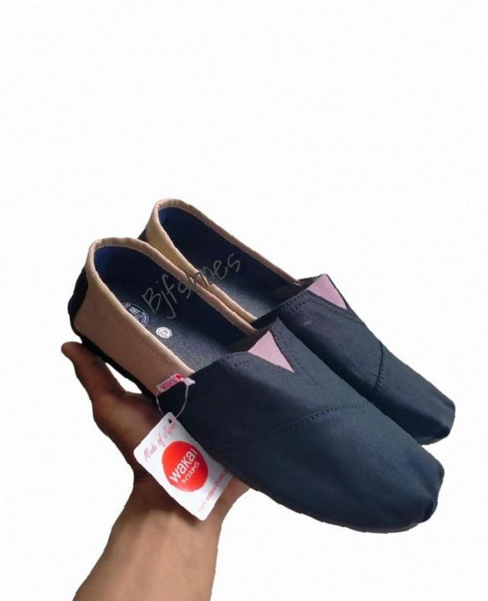 Sepatu Slip On Wakai Hitam MOcca Kanvas Sol Karet Asli Pria Wanita Kerja Size 36-45 Flat Shoes | Hot