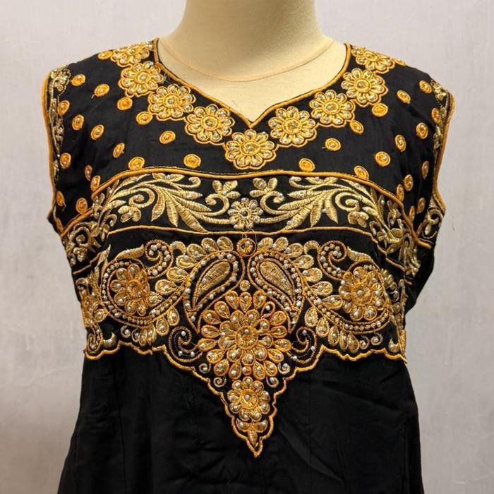 Baju India Anarkali Hitam Bordir Gold 1 Set Serasi Atasan Celana Selendang Model Elegant Kesan Mewah