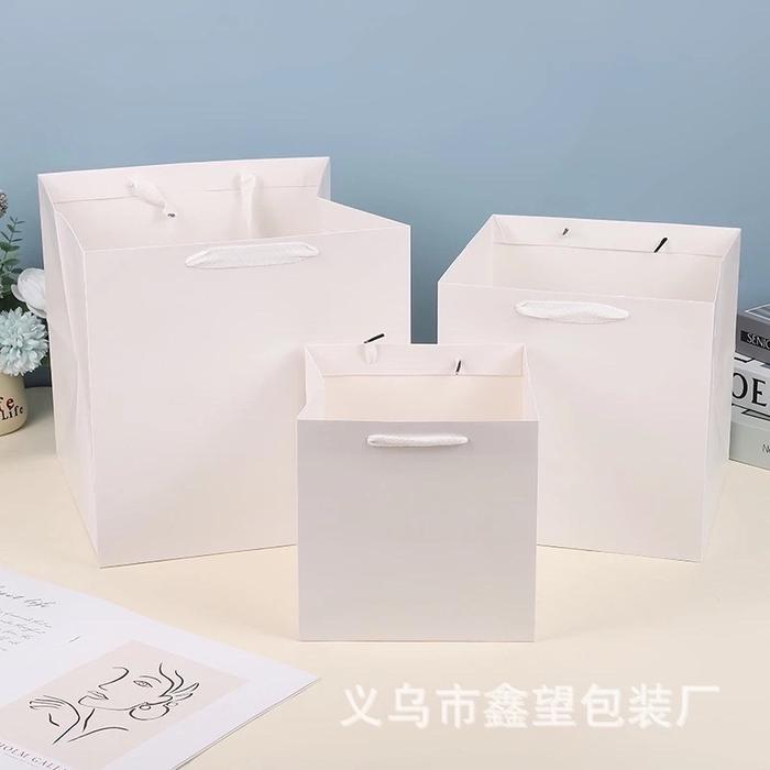 ￼Paper Bag / Hampers bag / Gift Bag/ Paper bag Kado Hampers / Paperbag Motif Tebal Ukuran Besar / Pa