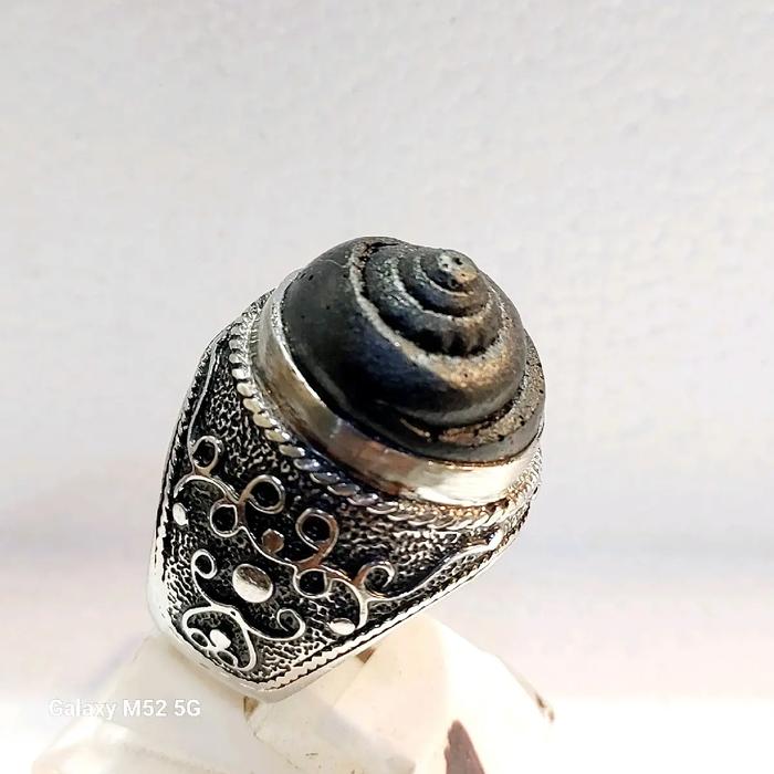 Cincin Badar Besi Motif Keong kol buntet nempel magnet Perhiasan Batu Elegan Ring anti karat