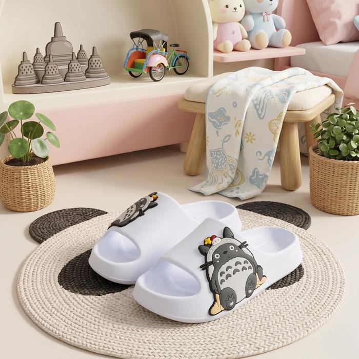 Sandal Selop Anak Totoro dengan Teman Kecil di Kepala Lucu Bahan Karet Size 24-35 Warna Putih Desain