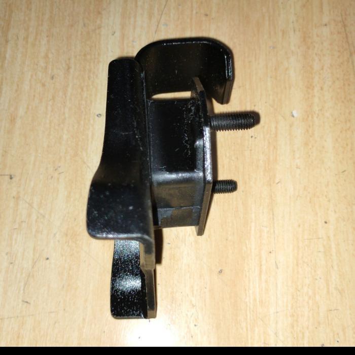 transmisi mounting mazda E2000 R1
