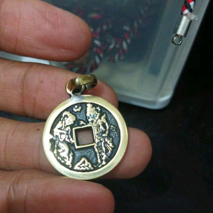 Liontin pis bolong Dewi Durga