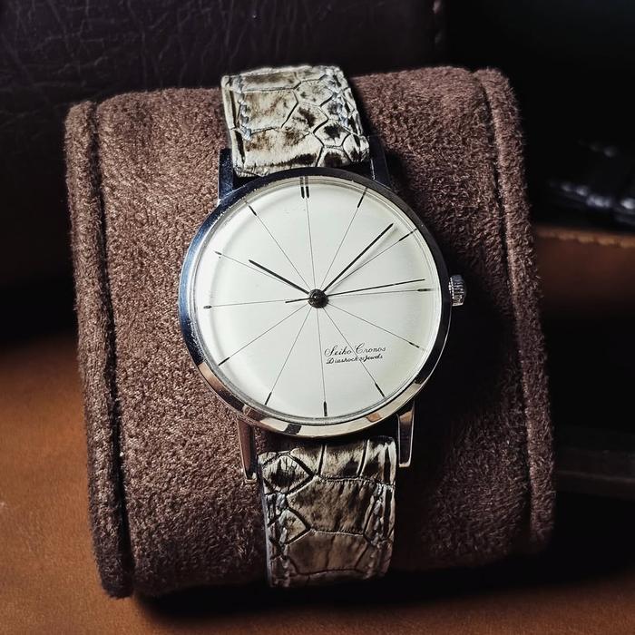 Vintage super rare off catalogue 1960s seiko cronos off center crosshair dial