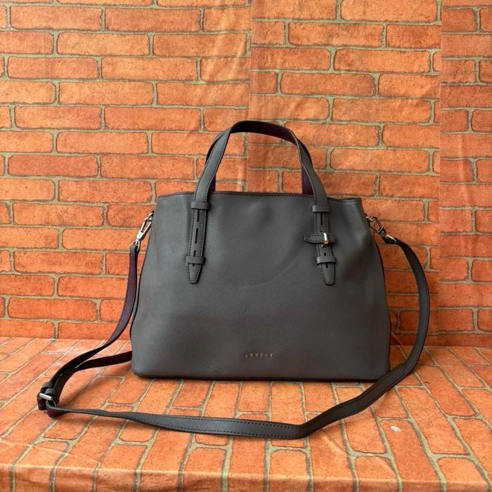 Tas Tangan dengan Tali Bahu dan Pegangan Love Cat Second Branded ABU Kulit- Tas Elegan untuk Wanita 