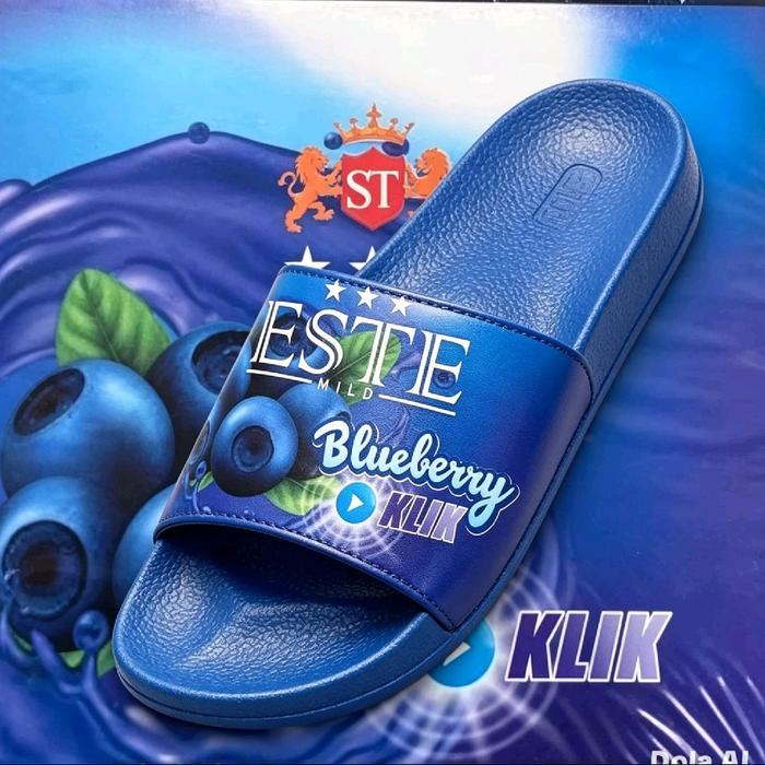 ESTE Mild Blueberry KLIK Sandal Pria Biru dengan Desain Buah Blueberry dan Logo ESTE