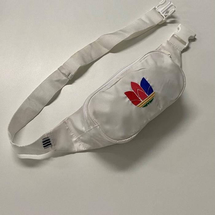 WAISTBAG ADIDAS FIREBIRD AND ADIDAS CAP 5 PANEL UNTUK AKTIVITAS ANDA YANG SUPER SIBUK