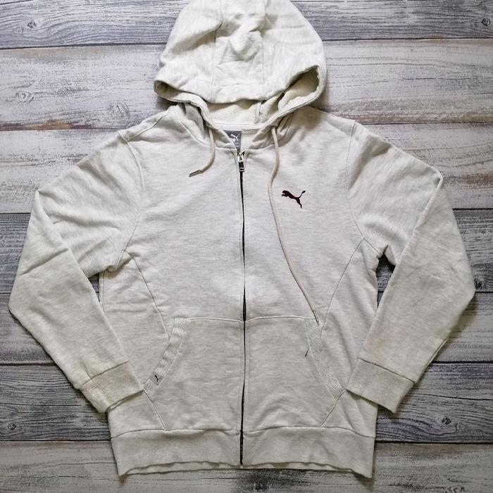 Jaket Hoodie puma  Zipper Logo Simple Unisex Abu-abu dengan Desain Minimalis dan Nyaman untuk Penggu