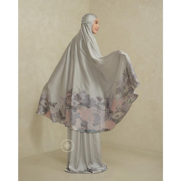 Mukena Travel Printing Satin Silk Motif Miraya Le Marais Silver Ukuran Tas 23x20 cm
