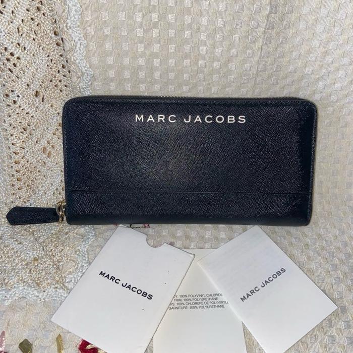 [PRELOVED] Marc Jacobs M0015160 Black With Gold Hardware Logo Continental Women's Saffiano Leather W