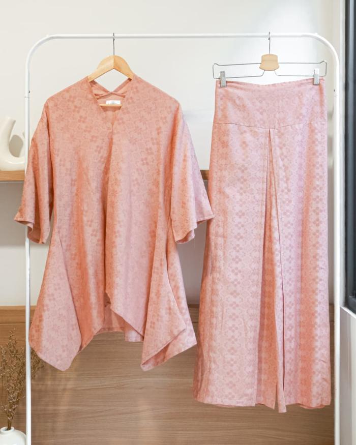 SETELAN BATIK TUNIK ONE SET TUNIK BATIK VISCOSE DOBY TUNIC PASTEL ATASAN WANITA BATIK MODERN INDONES