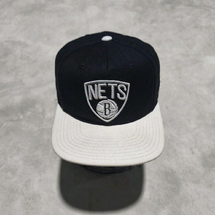Topi snapback pria nba  x adidas nets hitam putih bekas