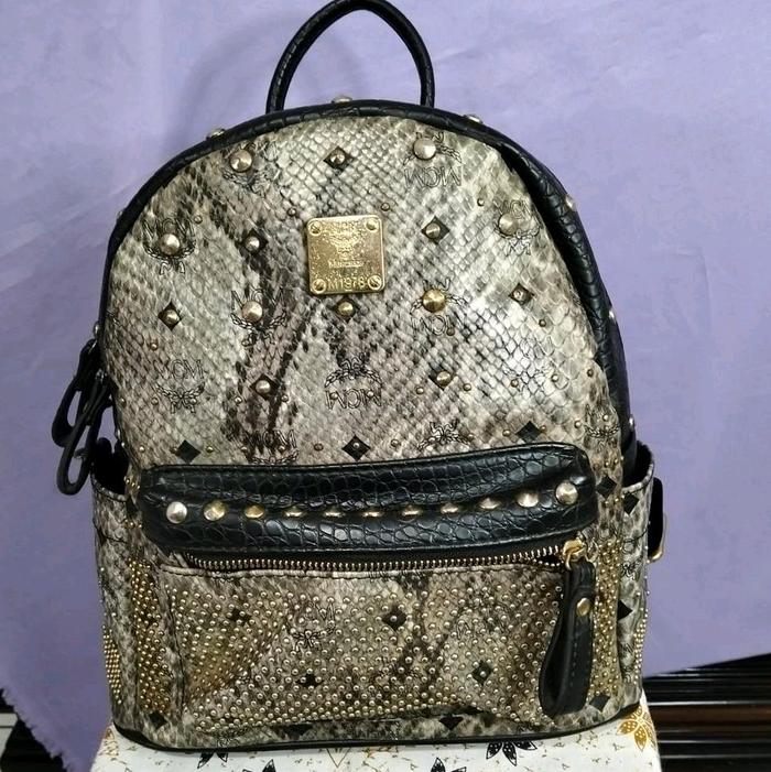 MCM Ransel Wanita Kokoh MCM Abu Hitam Kulit Elegan & Fungsional Tahan Lama Cocok untuk Sehari-hari d