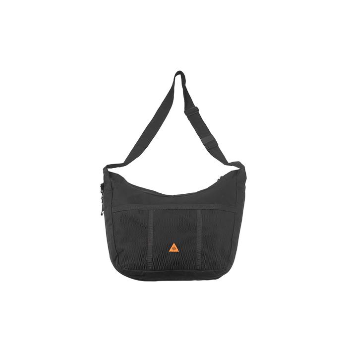 0226 TAS HUSTED SELENDANG ULVAR BLACK SLINGBAG