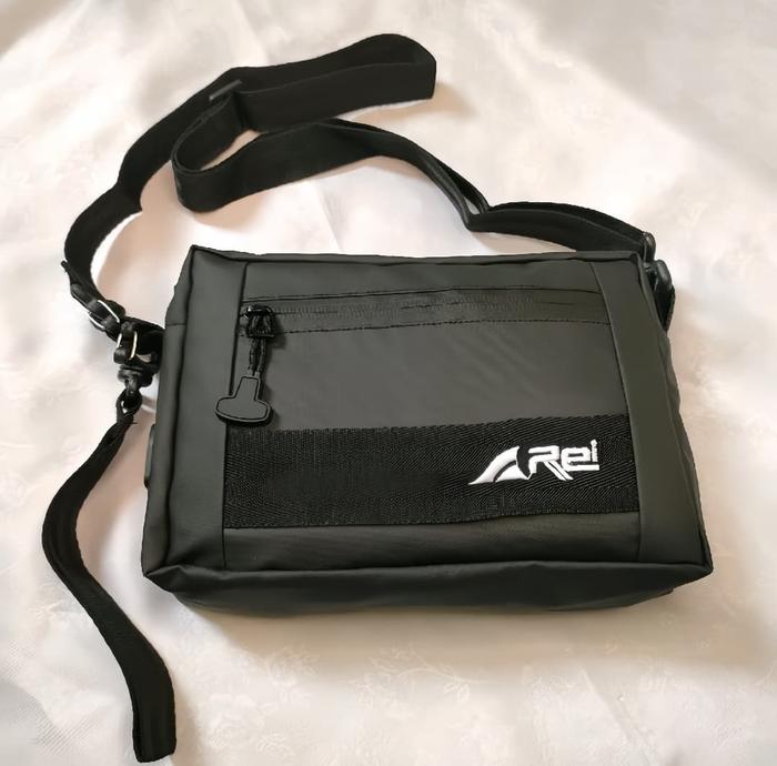 Tas Tangan Pria Rei Handbag Arei Clutch Trendy Kekinian Bahan Premium - Axvero