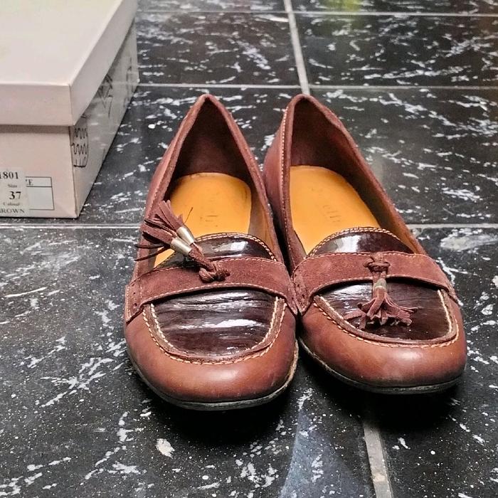 sepatu loafer rotelli wanita warna brown