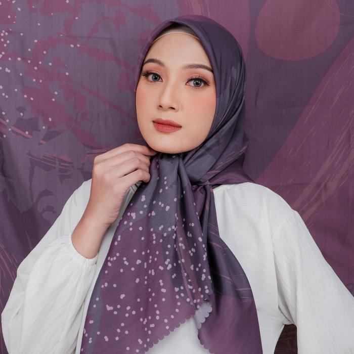 NISKALLA Laser Cut Hijab Segi Empat Print Motif Dhiya Warna Burgundy