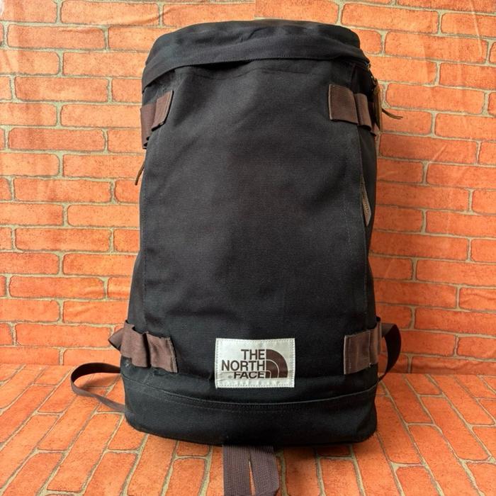 The North Face Tas Ransel Tabung Pria dengan Logo Khas dan Desain Praktis untuk Penggunaan Sehari-ha