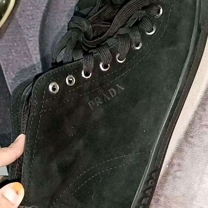 sepatu second branded prada mid suade size 40 original authentic