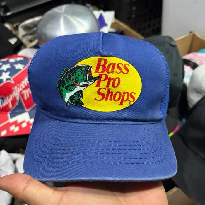 Topi biru logo ikan
